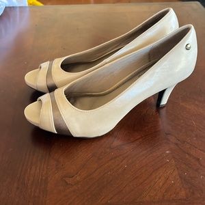 Lifestride cream and pewter peep toe pumps.